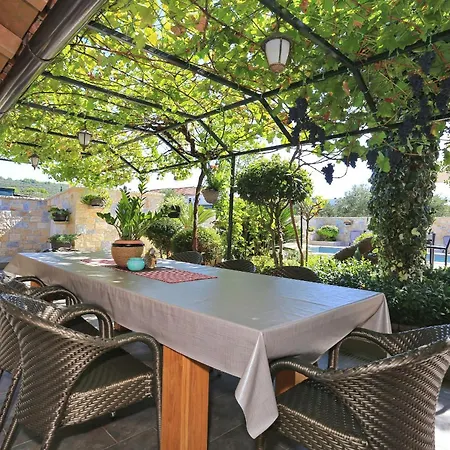 Martina With Free & Jacuzzi * Sukosan