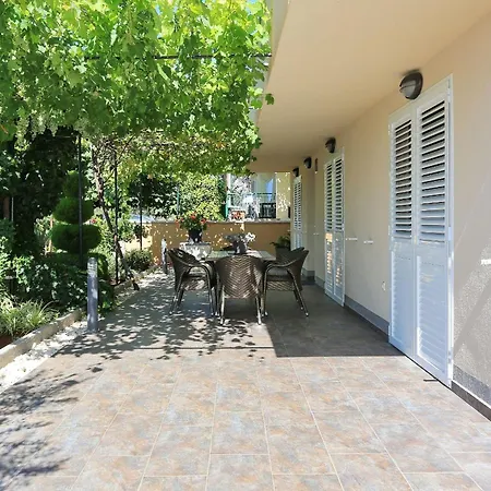 Martina With Free & Jacuzzi * Sukosan