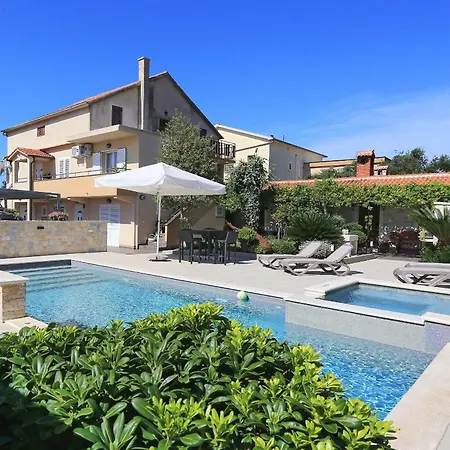 Martina With Free & Jacuzzi