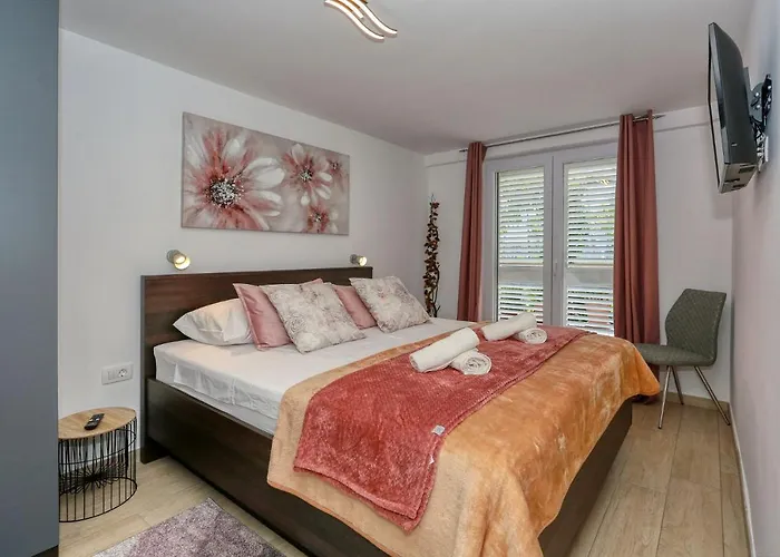 Martina With Free & Jacuzzi Sukosan