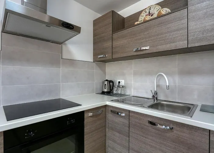 Martina With Free & Jacuzzi *