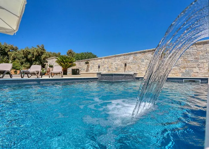 Martina With Free & Jacuzzi *