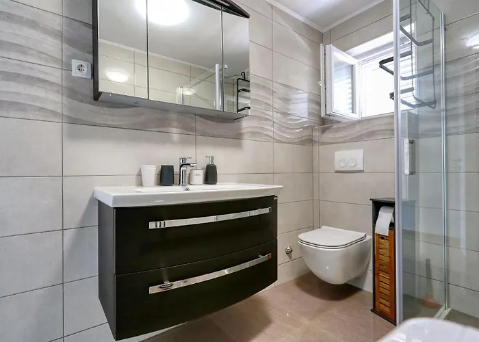 Martina With Free & Jacuzzi * Sukosan