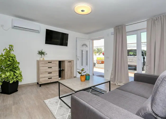 Martina With Free & Jacuzzi *