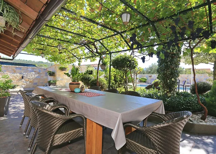 Martina With Free & Jacuzzi * Sukosan