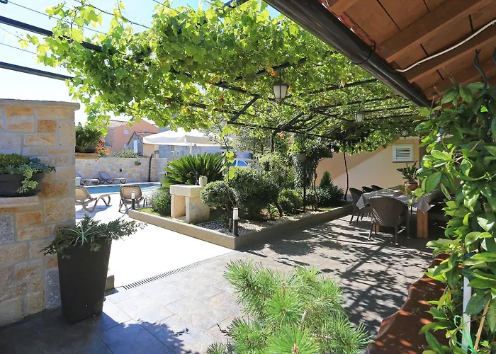 Martina With Free & Jacuzzi Vila Sukosan