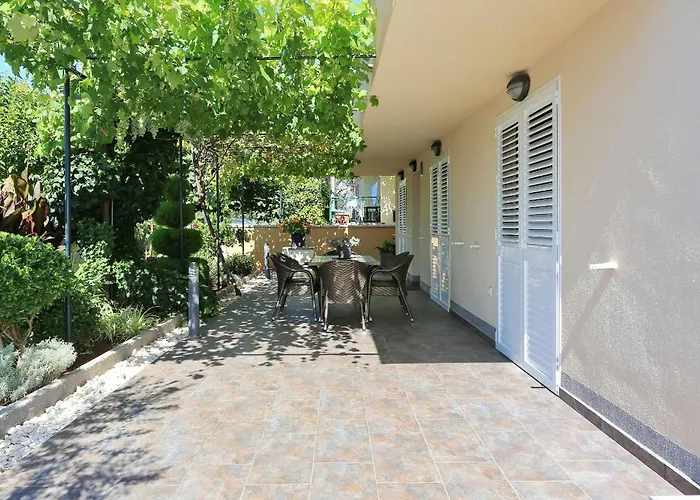 Martina With Free & Jacuzzi * Sukosan