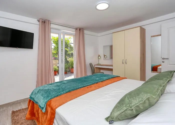 Martina With Free & Jacuzzi Sukosan