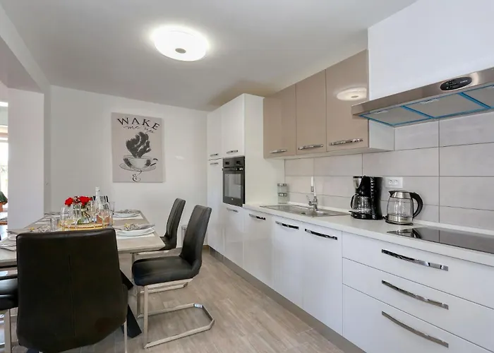 Martina With Free & Jacuzzi *