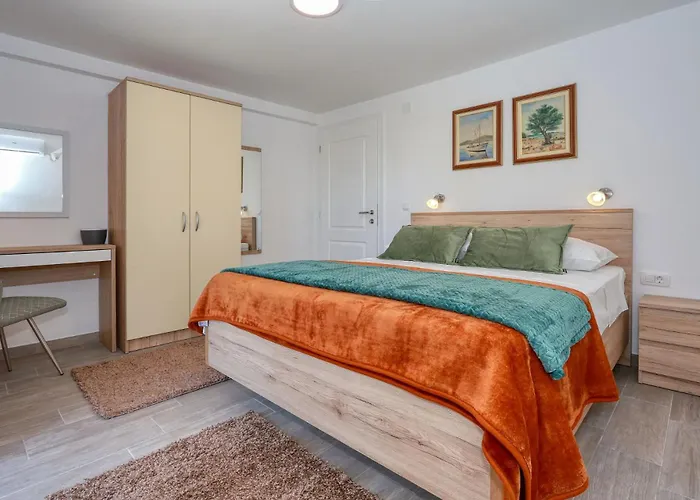 Martina With Free & Jacuzzi