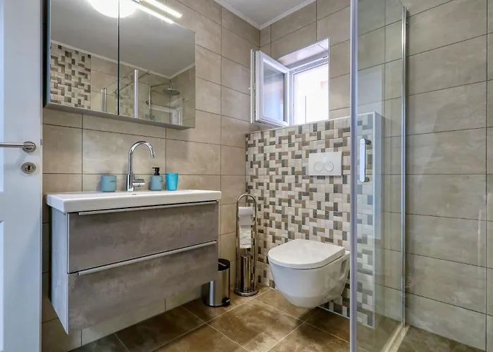 Martina With Free & Jacuzzi Vila *