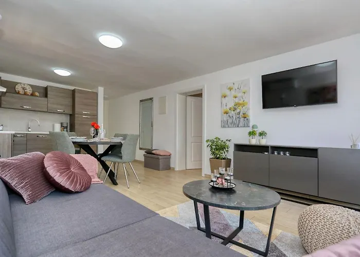 Martina With Free & Jacuzzi