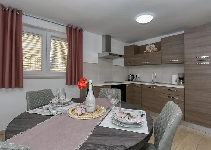 Martina With Free & Jacuzzi *