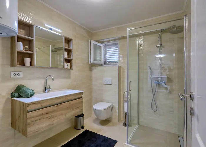 Martina With Free & Jacuzzi Vila Sukosan