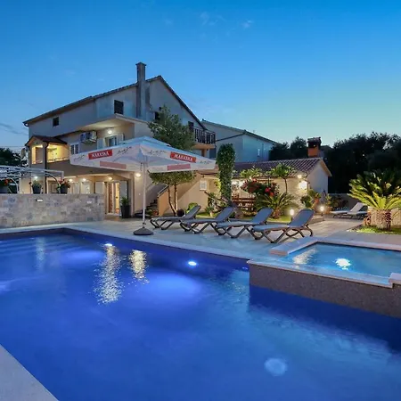 Villa Martina With Free & Jacuzzi Sukošan