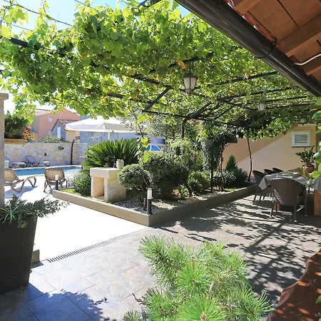 Martina With Free & Jacuzzi Villa Sukosan