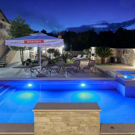 Martina With Free & Jacuzzi Villa *