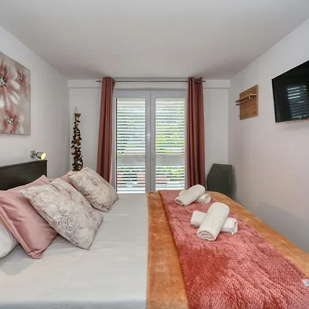 Martina With Free & Jacuzzi Villa