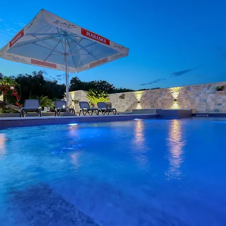 Martina With Free & Jacuzzi Villa *