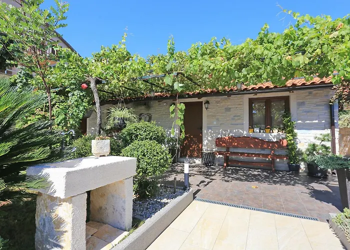 Martina With Free & Jacuzzi Villa *