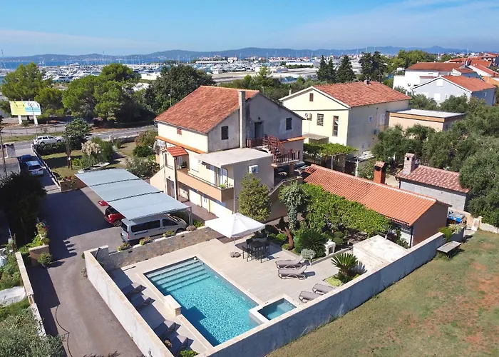 Martina With Free & Jacuzzi Sukosan