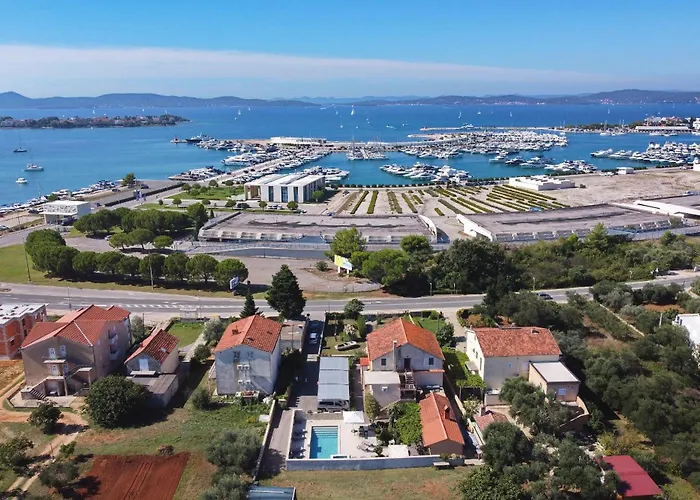 Villa Martina With Free & Jacuzzi