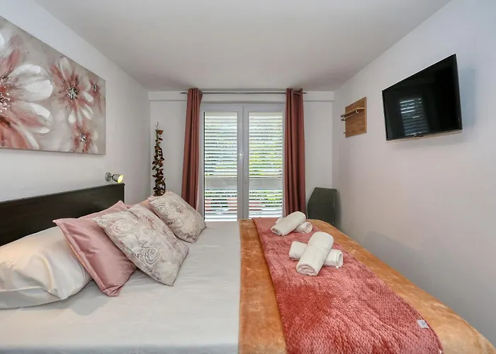 Martina With Free & Jacuzzi Villa